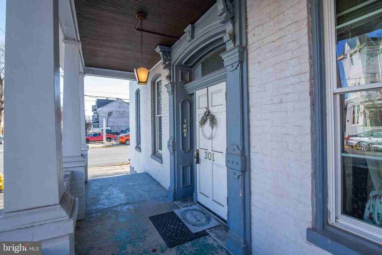 301 W Martin St Apt 5 #5 - Photo 3 of 18