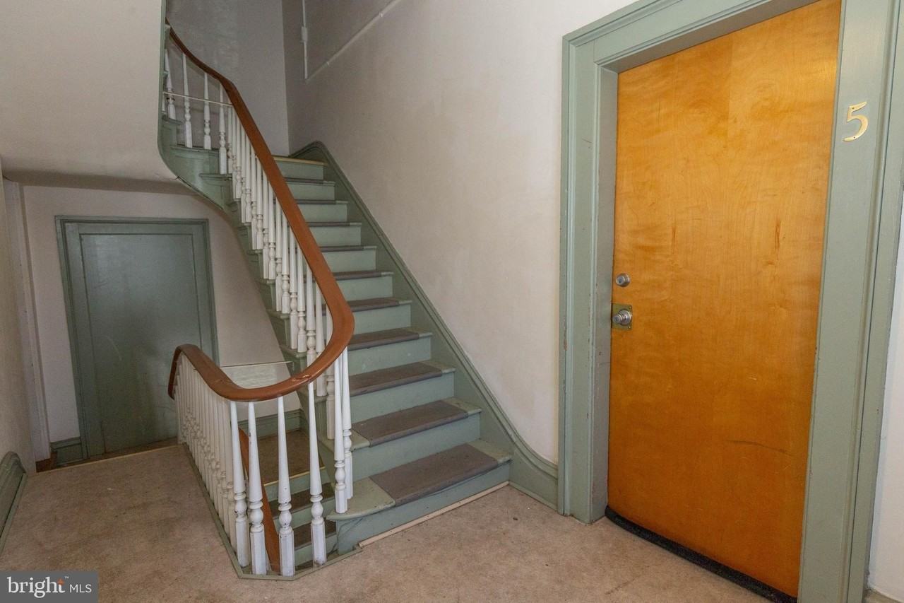 301 W Martin St Apt 5 #5 - Photo 6 of 18