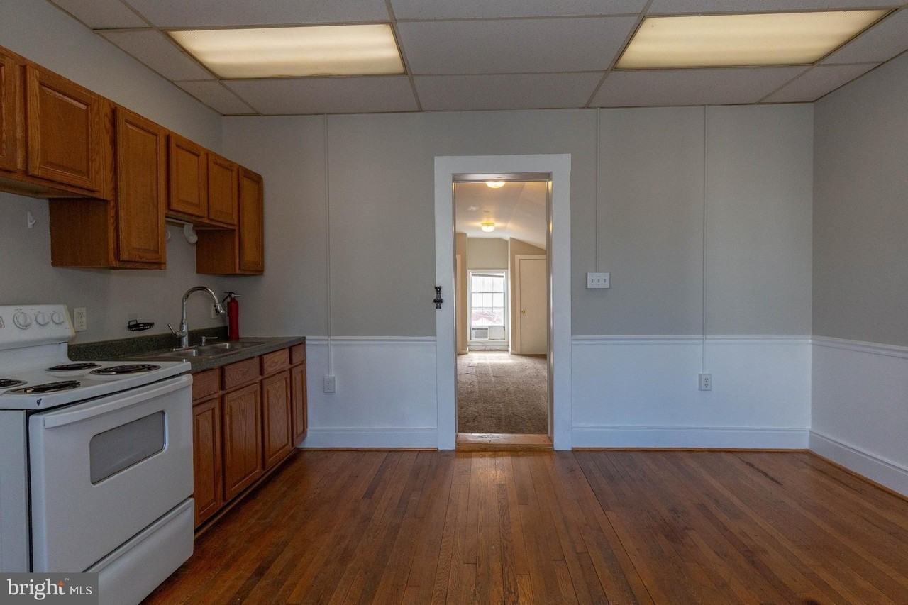 301 W Martin St Apt 5 #5 - Photo 7 of 18