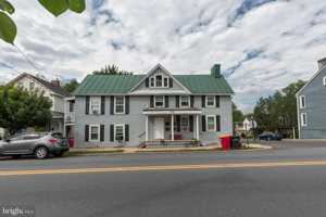 featured image of 324 E Washington St Apt 3 #3