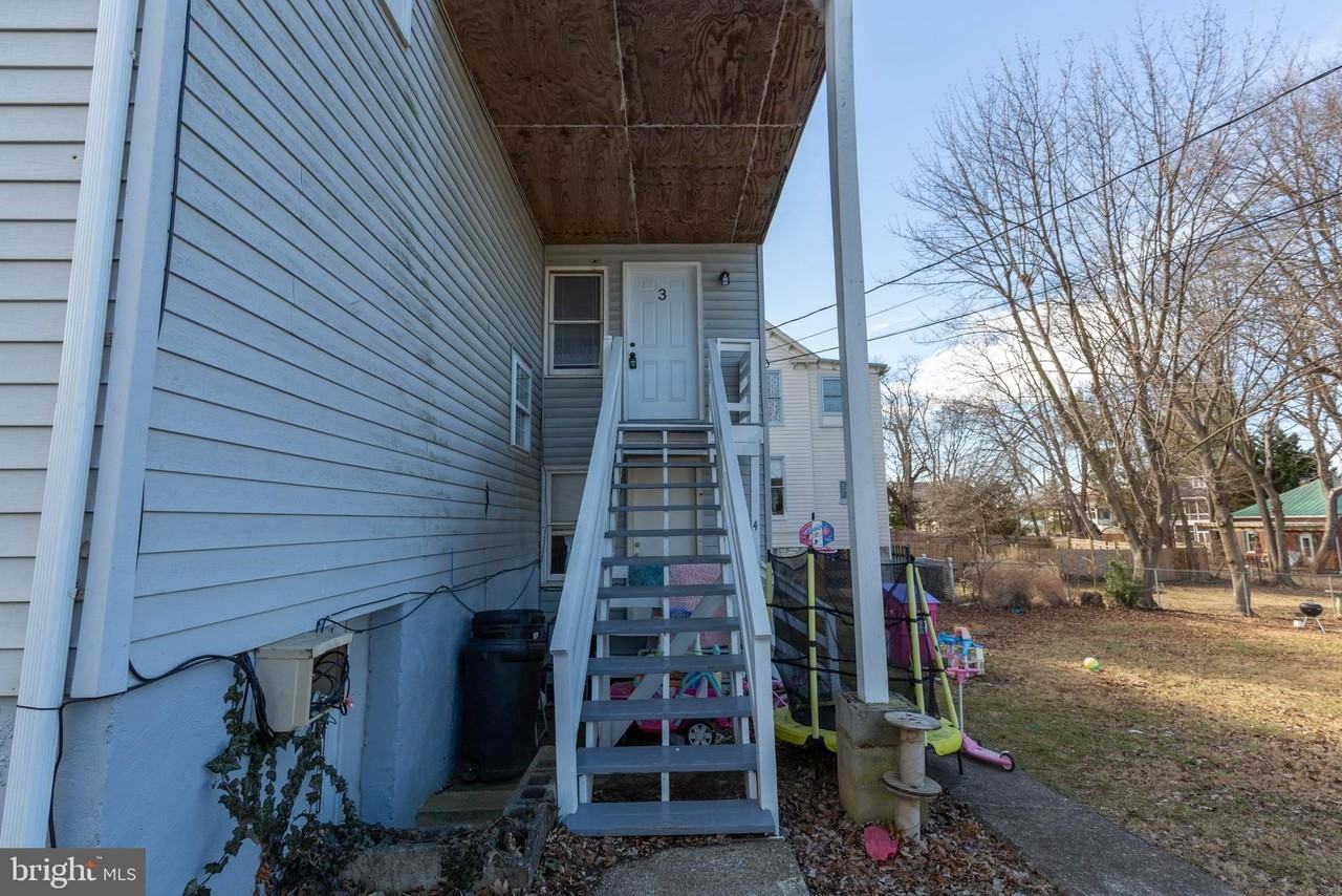 324 E Washington St Apt 3 #3 - Photo 4 of 17