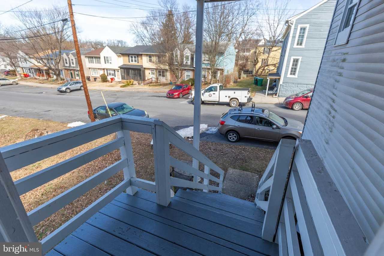 324 E Washington St Apt 3 #3 - Photo 5 of 17