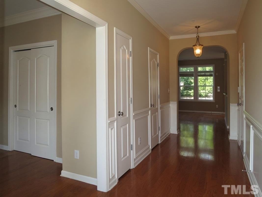 211 Chateau Pl - Photo 2 of 26