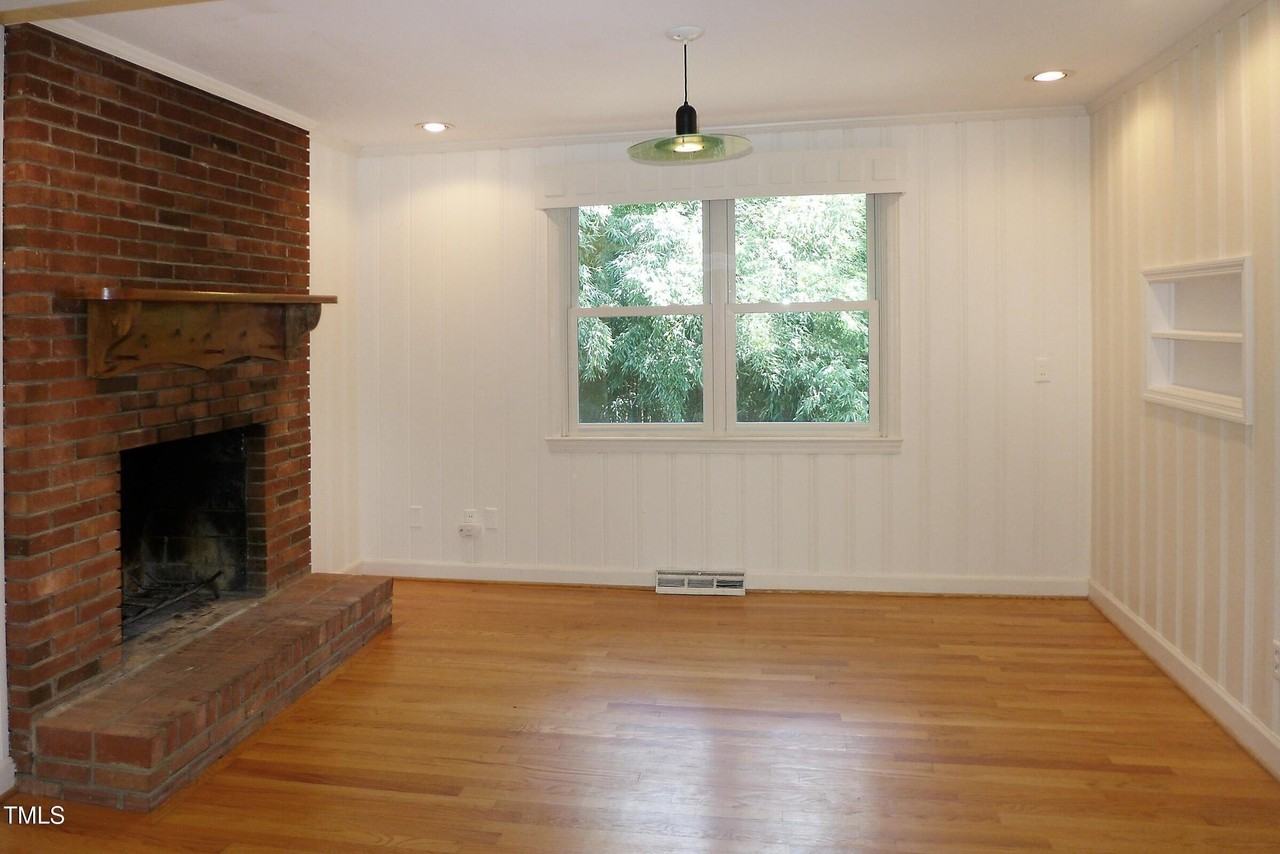 346 Wesley Dr - Photo 4 of 24