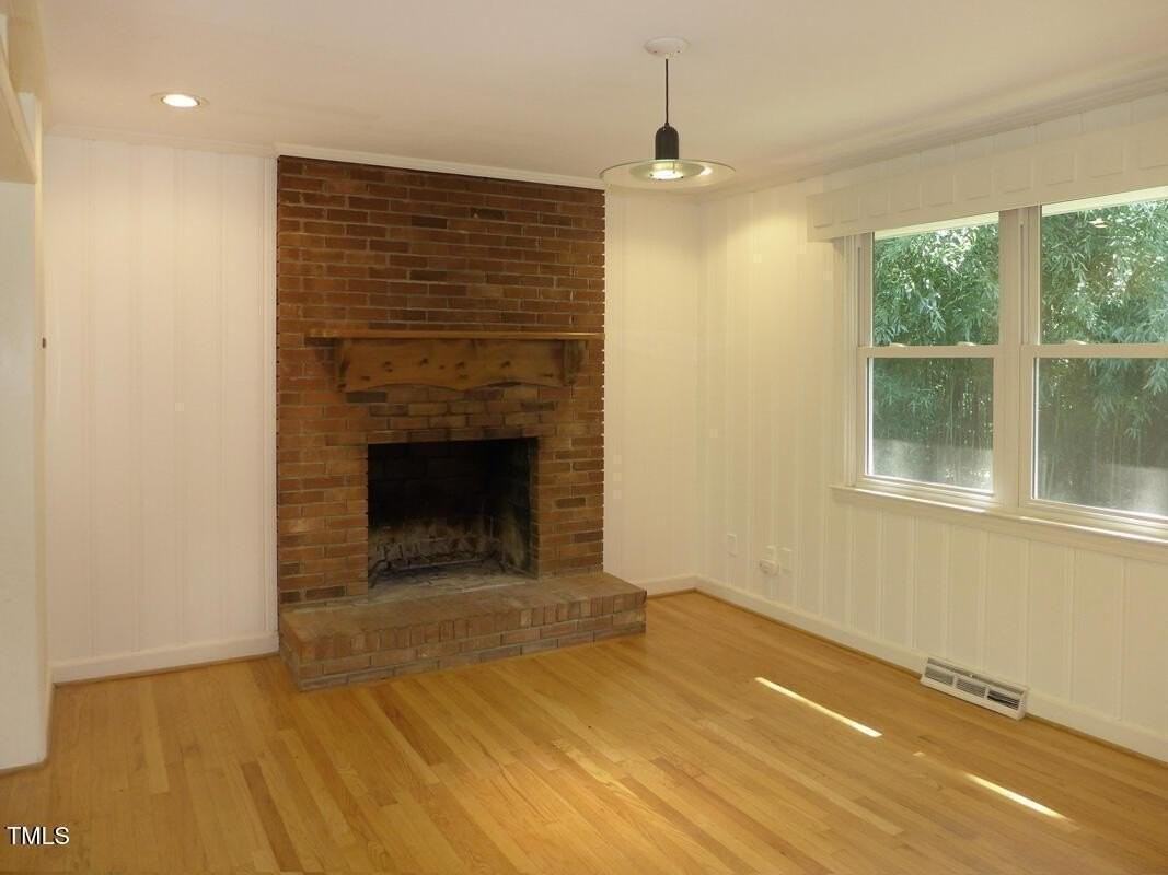 346 Wesley Dr - Photo 5 of 24