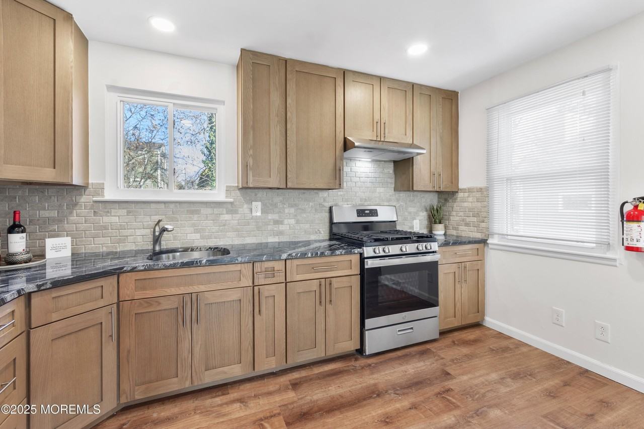 85 Helen Ave - Photo 4 of 19