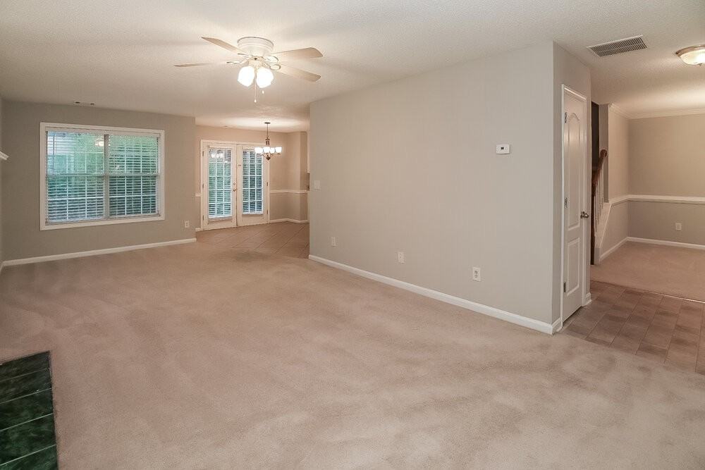 4045 Lindsey Ln - Photo 4 of 17