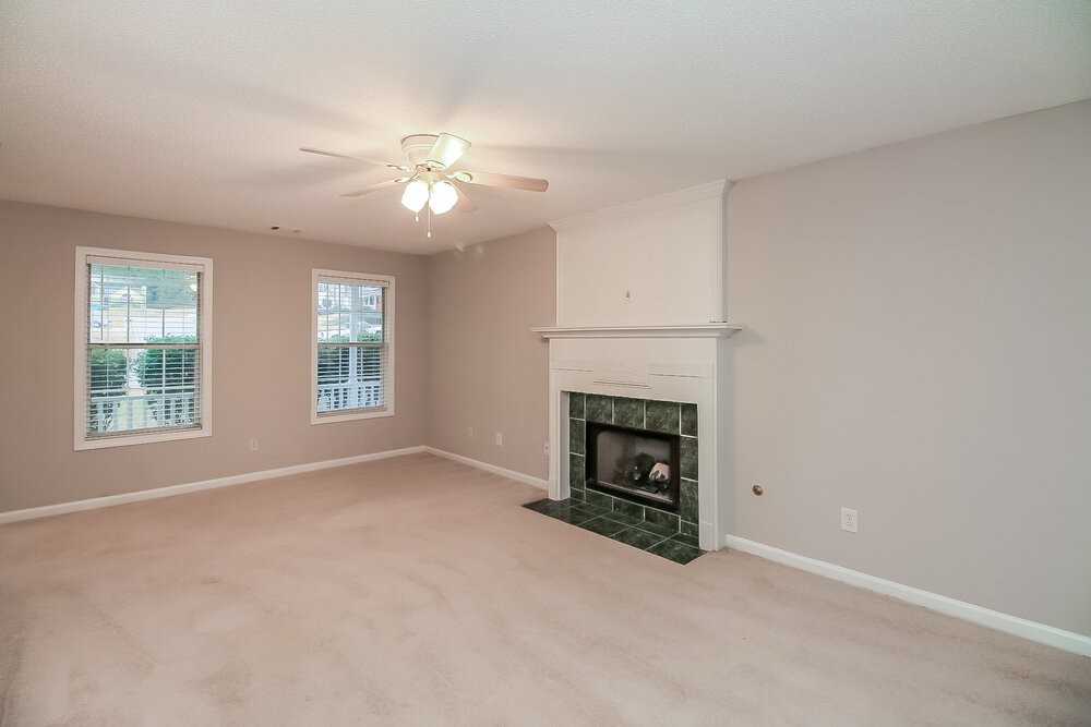 4045 Lindsey Ln - Photo 5 of 17