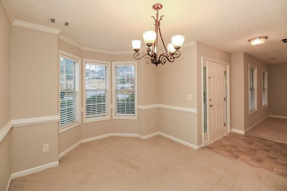 4045 Lindsey Ln - Photo 6 of 17