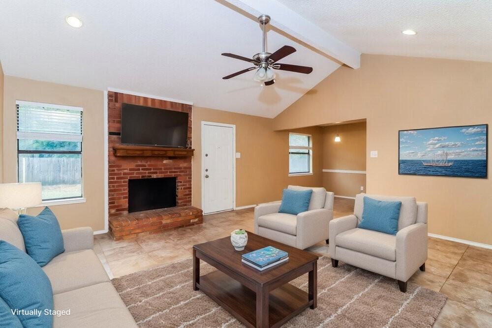 7321 Hyde Ct - Photo 3 of 19