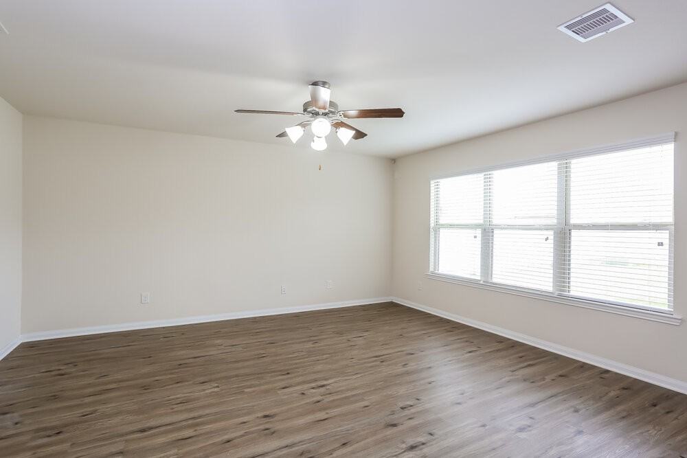 13230 Chanel Dr - Photo 5 of 20
