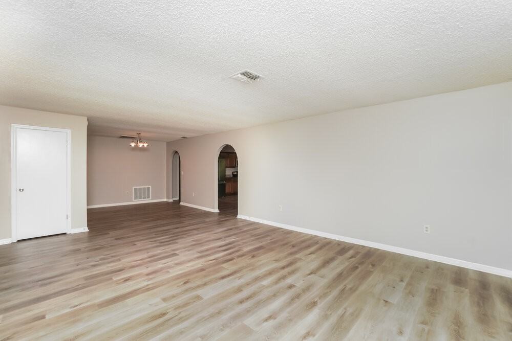 13081 Hanley Dr - Photo 3 of 19