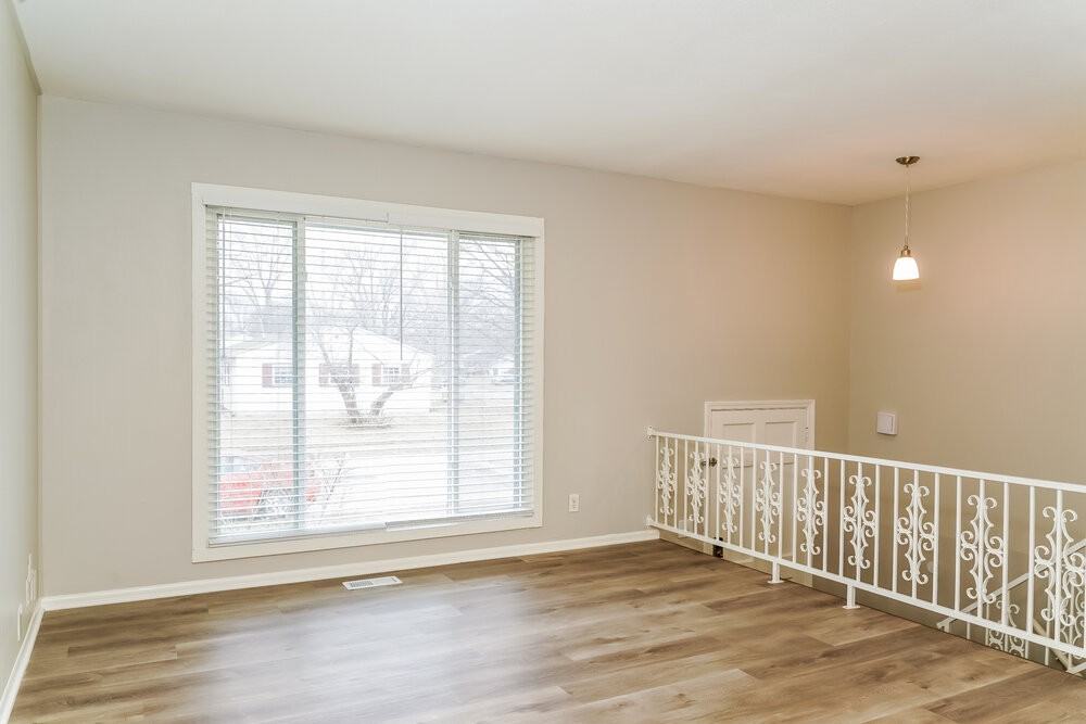 5801 Sunwood Dr - Photo 4 of 17