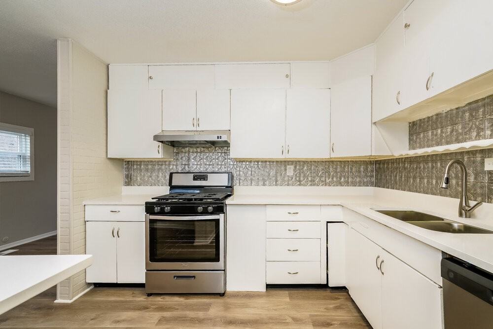 5801 Sunwood Dr - Photo 7 of 17