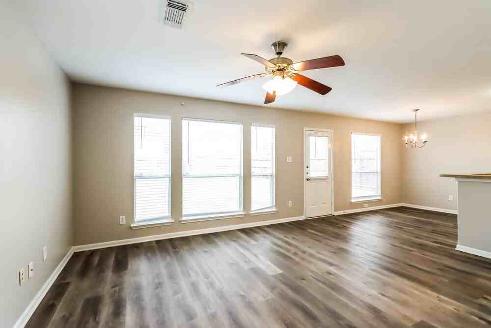 1111 Richcrest Dr - Photo 5 of 20