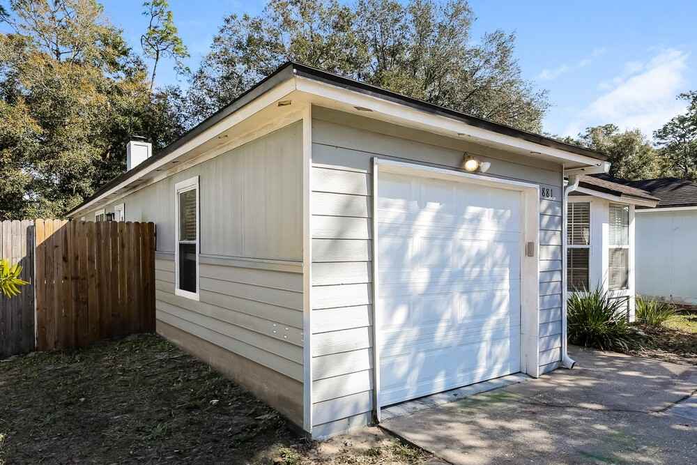 881 Jackson Rd - Photo 3 of 19