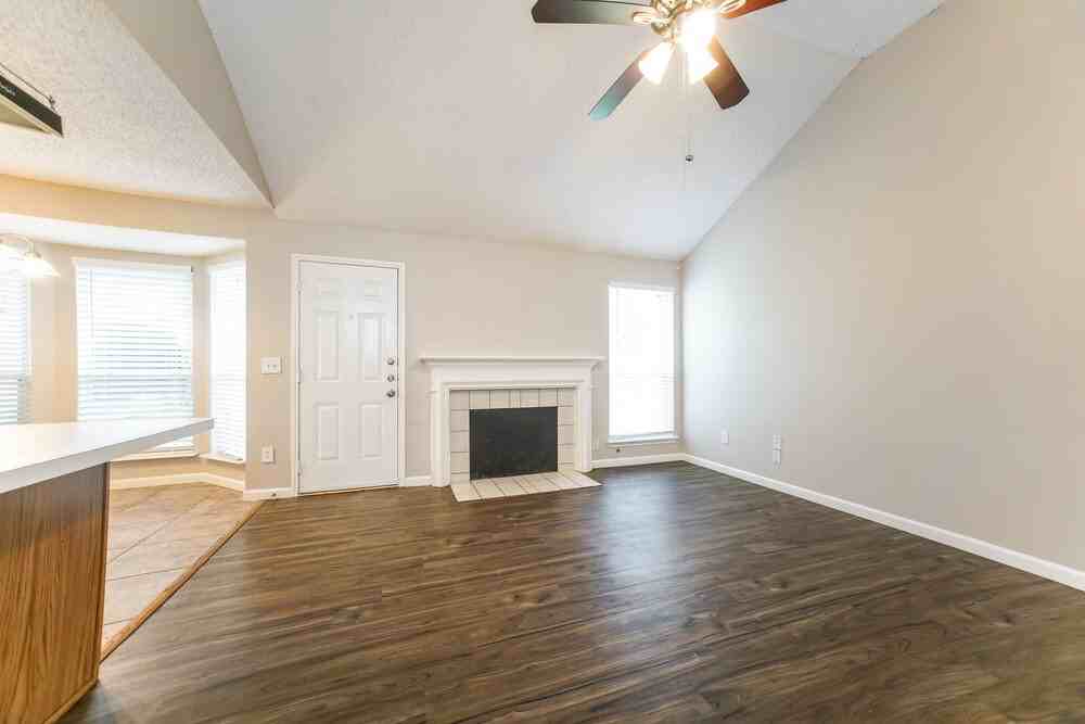 1638 Rushworth Dr - Photo 4 of 16