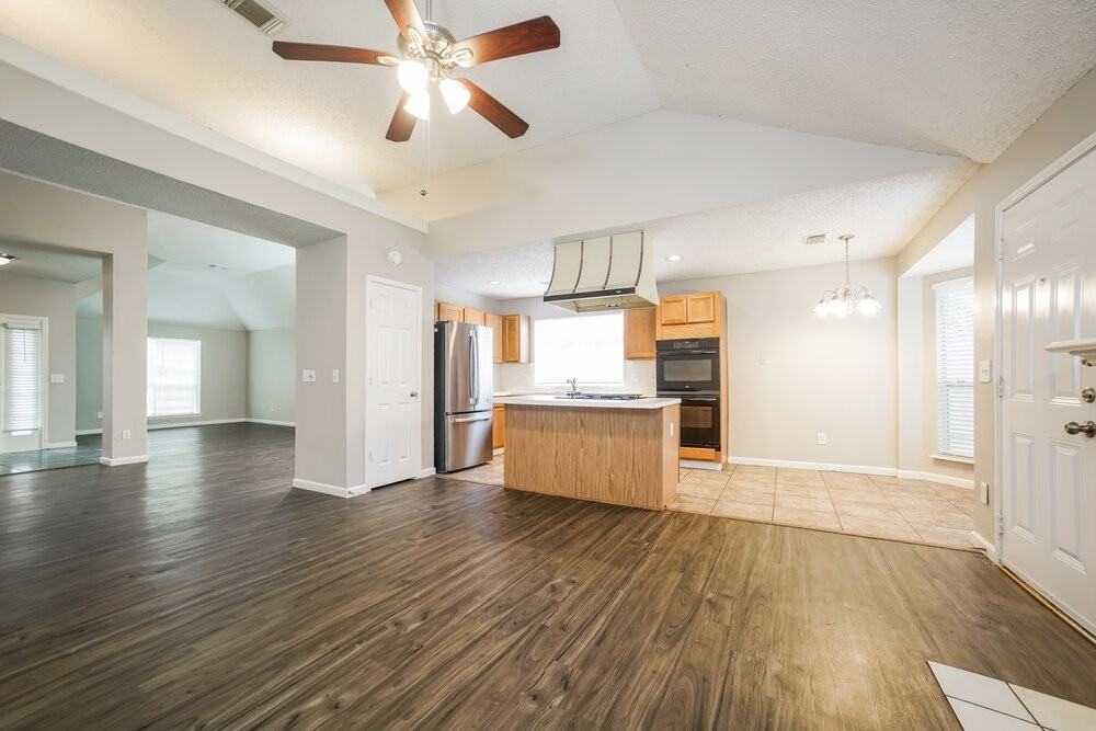 1638 Rushworth Dr - Photo 5 of 16