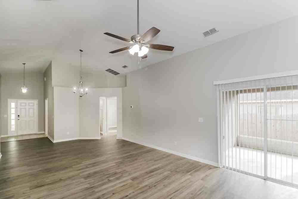 2213 Merry Rd - Photo 4 of 16