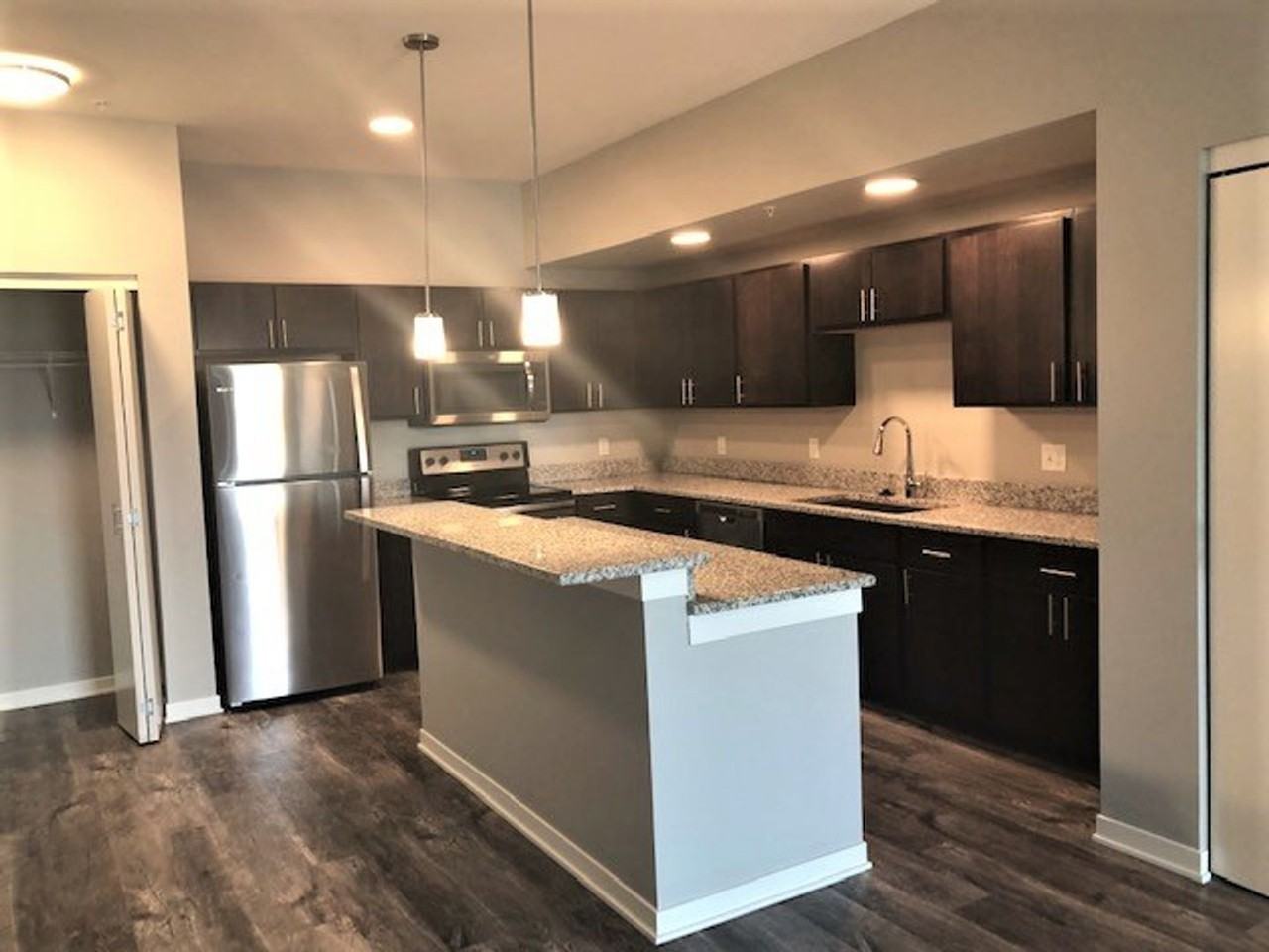 High Pointe Apartments - Photo 4 of 31