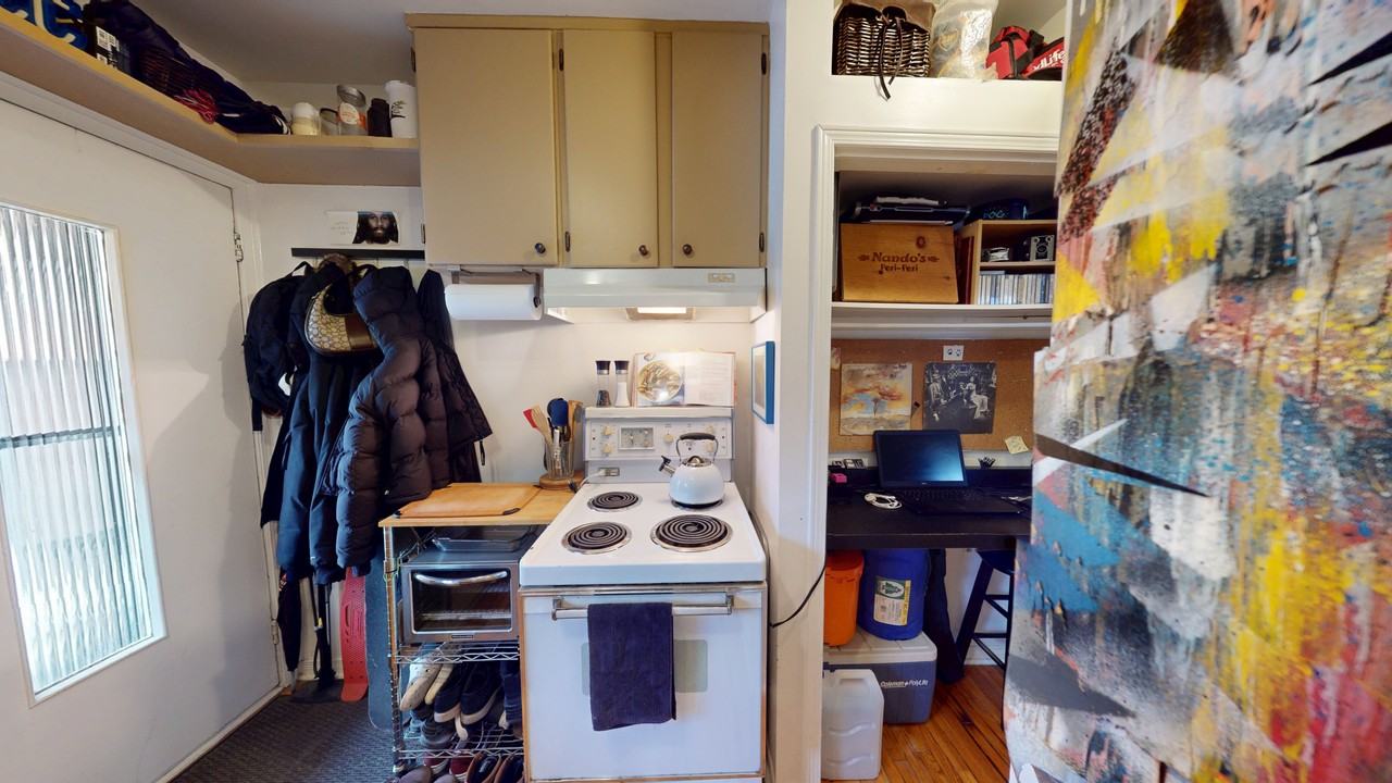 BATHURST ST & QUEEN ST W - Photo 3 of 12