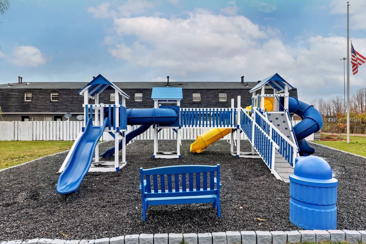 TOWNHOMES AT BLENDON - Photo 6 of 35