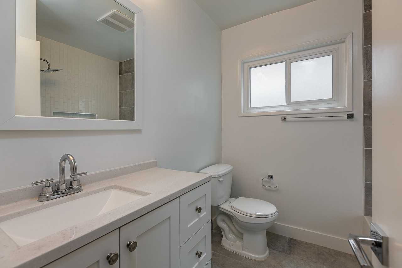 Pine Crest Apartments - Photo 4 of 33