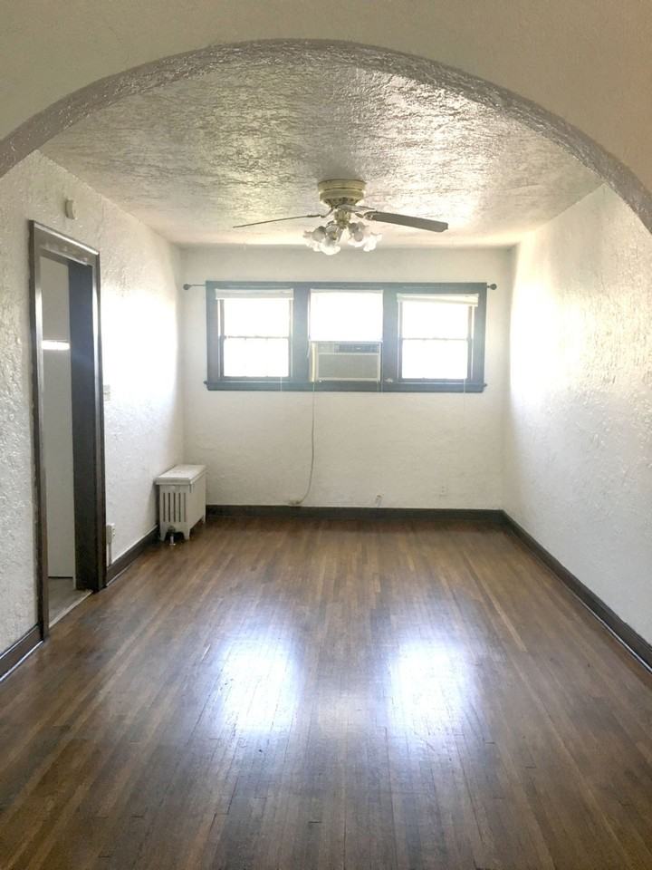 Buckingham Manor Apartments - Photo 4 of 34