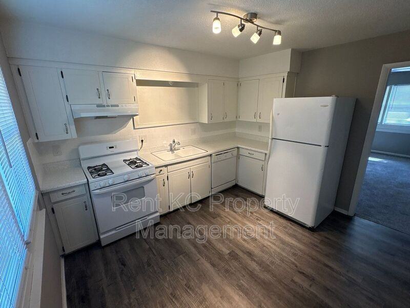 5038 N Topping Ave - Photo 3 of 15