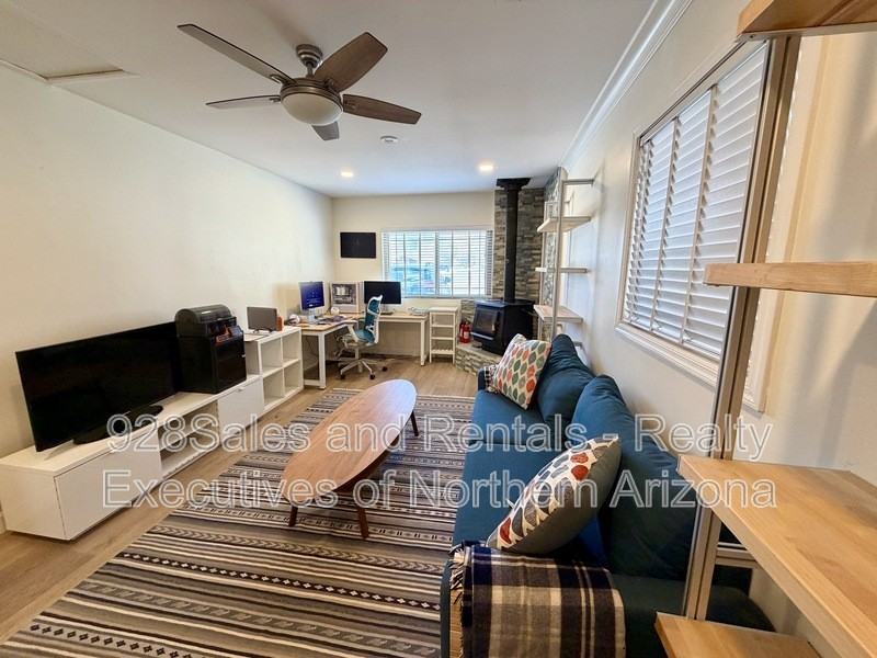 1928 N Lynn Dr - Photo 3 of 26