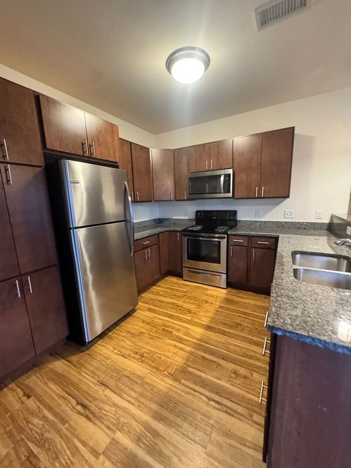 Waubesa Village D - Photo 2 of 23