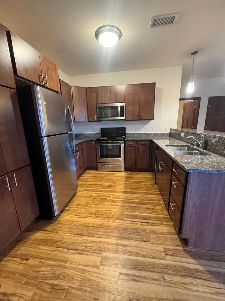 Waubesa Village D - Photo 4 of 23