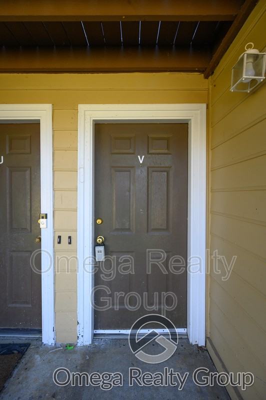 156 Patton St W #V - Photo 2 of 23