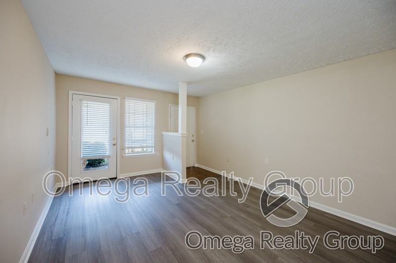 156 Patton St W #V - Photo 6 of 23