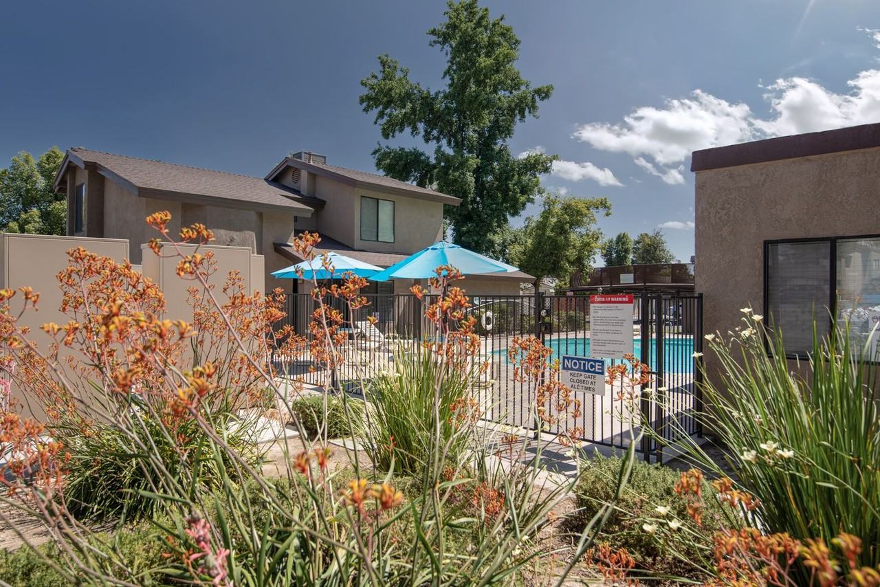 Welcome to Laurelwood Oaks – Comfortable Living in a Beautiful Community - Photo 7 of 27