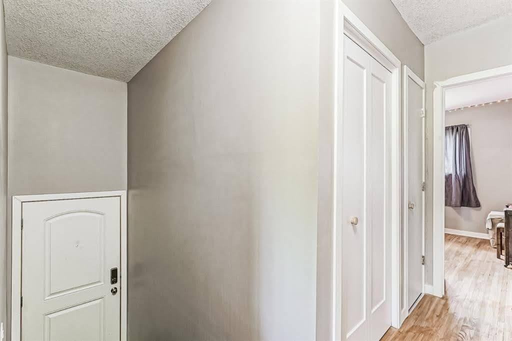 78 Avenue Northwest - Photo 3 of 15