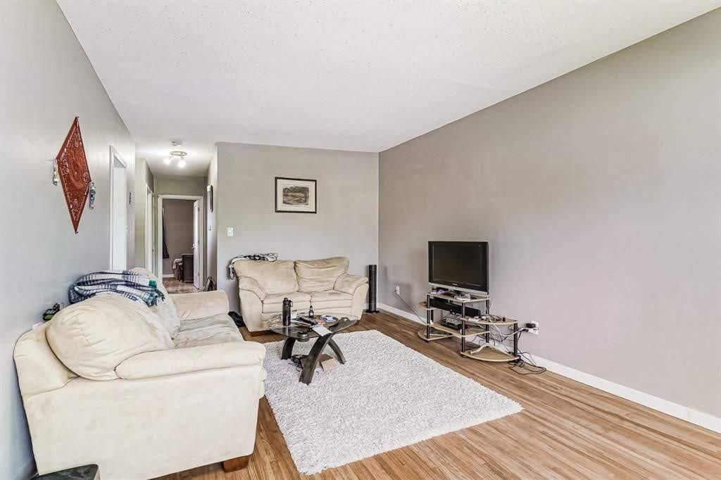 78 Avenue Northwest - Photo 4 of 15