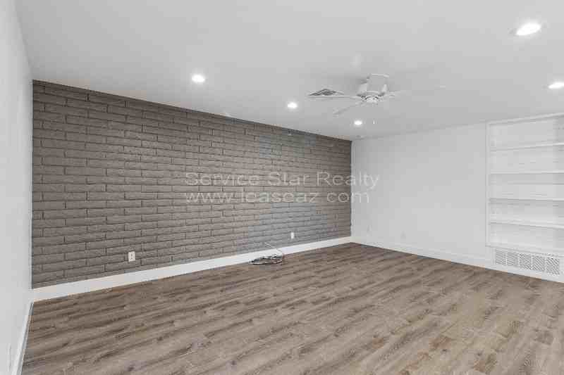 4724 E Hubbell St - Photo 5 of 26