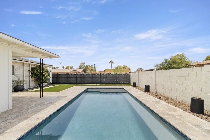 4724 E Hubbell St - Photo 6 of 26