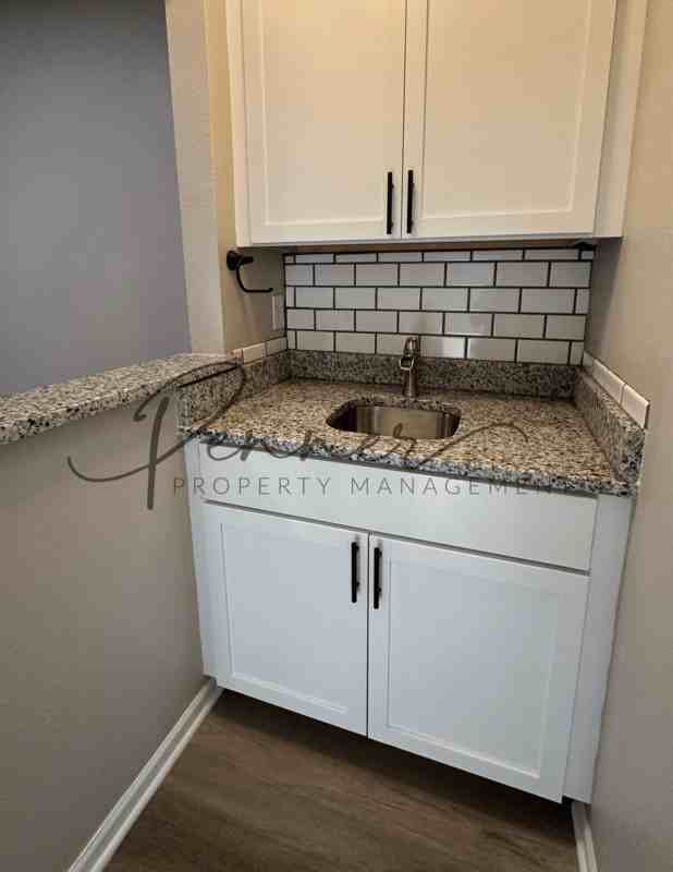 105 Sw 20th St #C - Photo 4 of 12