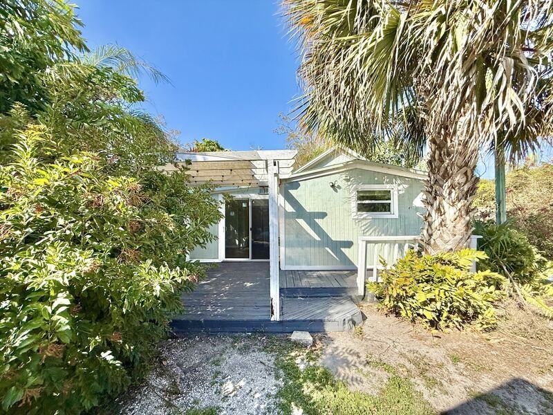 713 Smith St - Photo 6 of 50