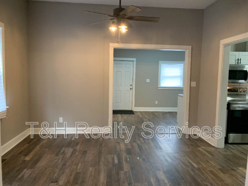 234 N Addison St - Photo 7 of 23