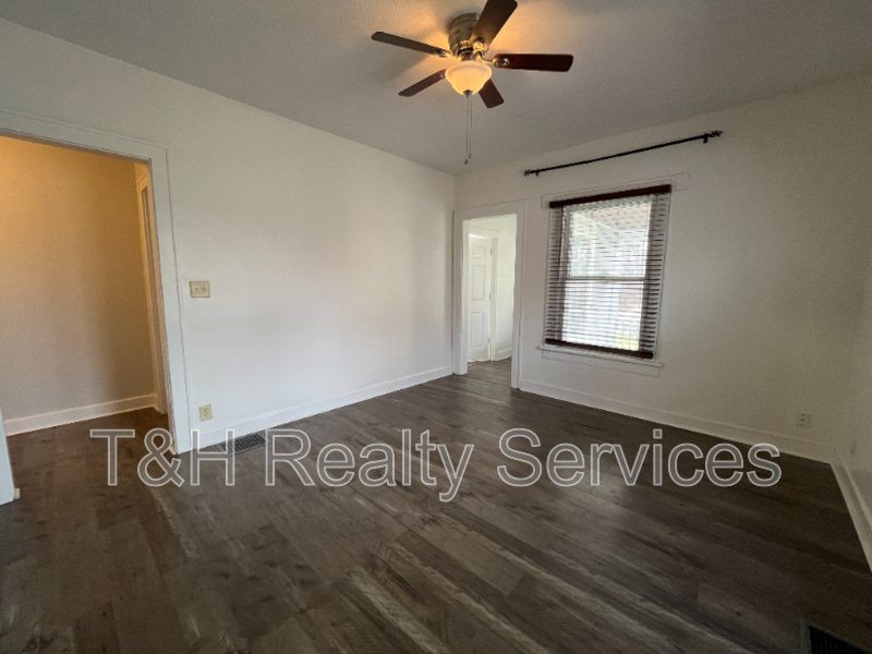 5956 Beechwood Ave - Photo 5 of 24