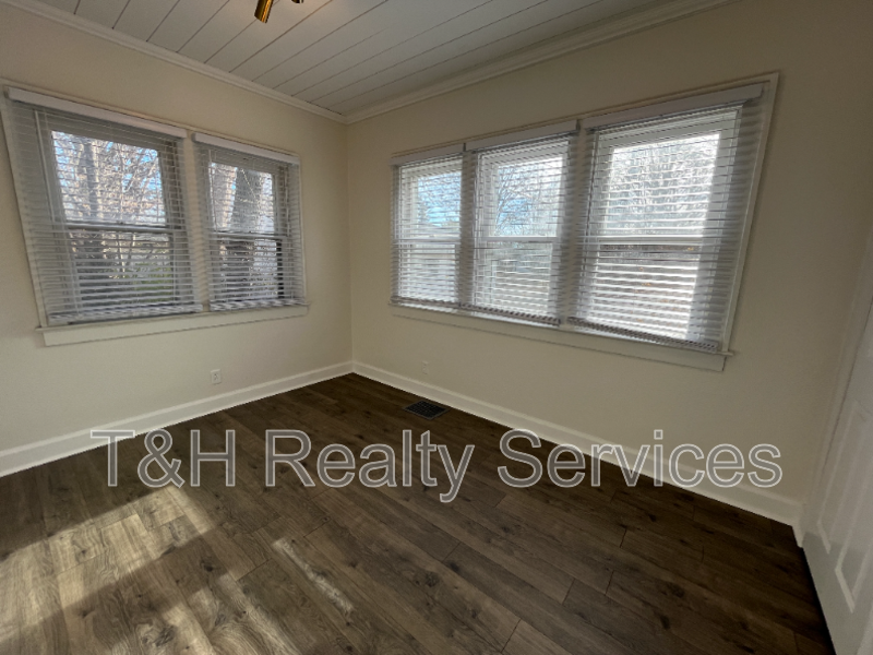 5956 Beechwood Ave - Photo 6 of 24