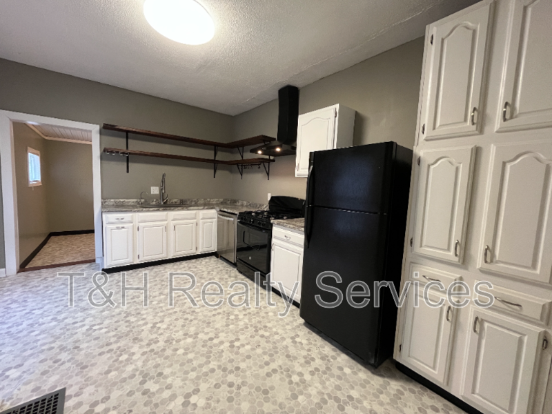 5956 Beechwood Ave - Photo 7 of 24