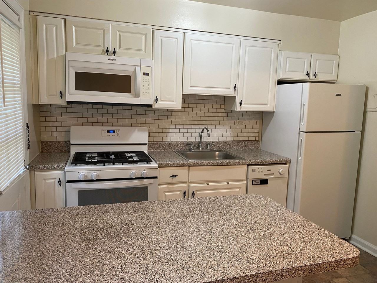 Jericho Manor Apartments - Photo 6 of 50