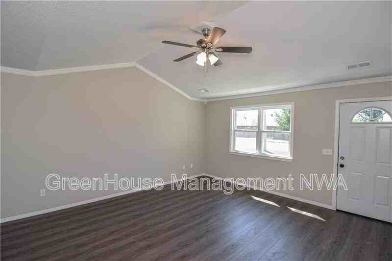 117 Veterans Pkwy #117VET - Photo 5 of 44