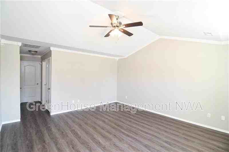 117 Veterans Pkwy #117VET - Photo 6 of 44