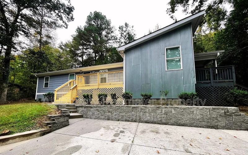 837 Forrest Cir Se - Photo 2 of 17