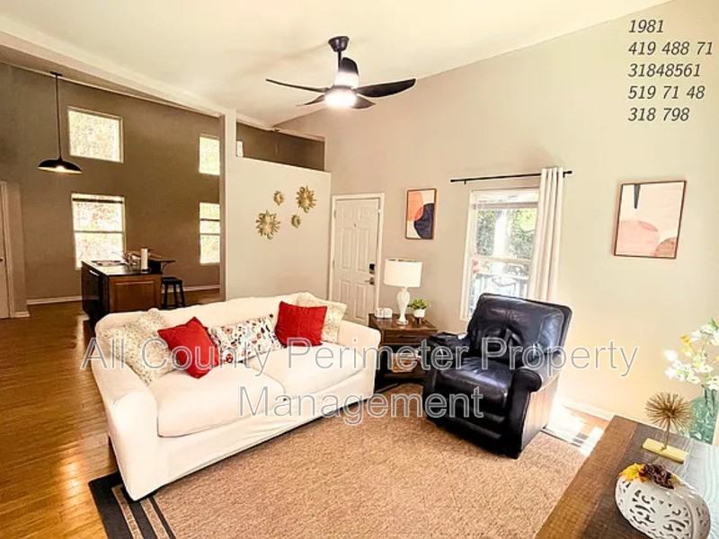 837 Forrest Cir Se - Photo 3 of 17